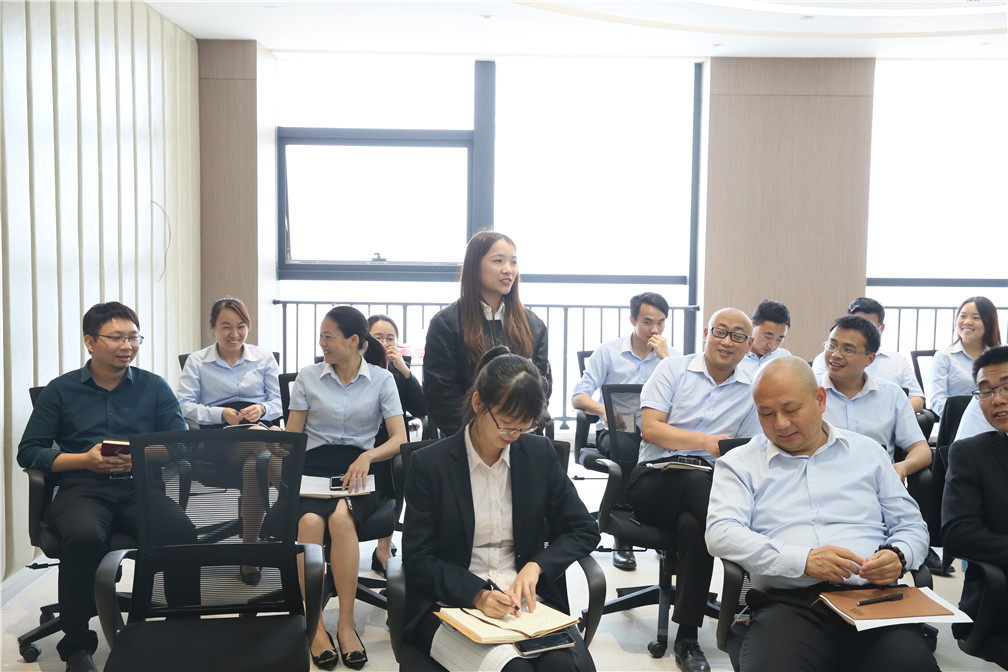 “凝聚力量，共創(chuàng)輝煌”德利豐家居月度總結(jié)暨(圖13)