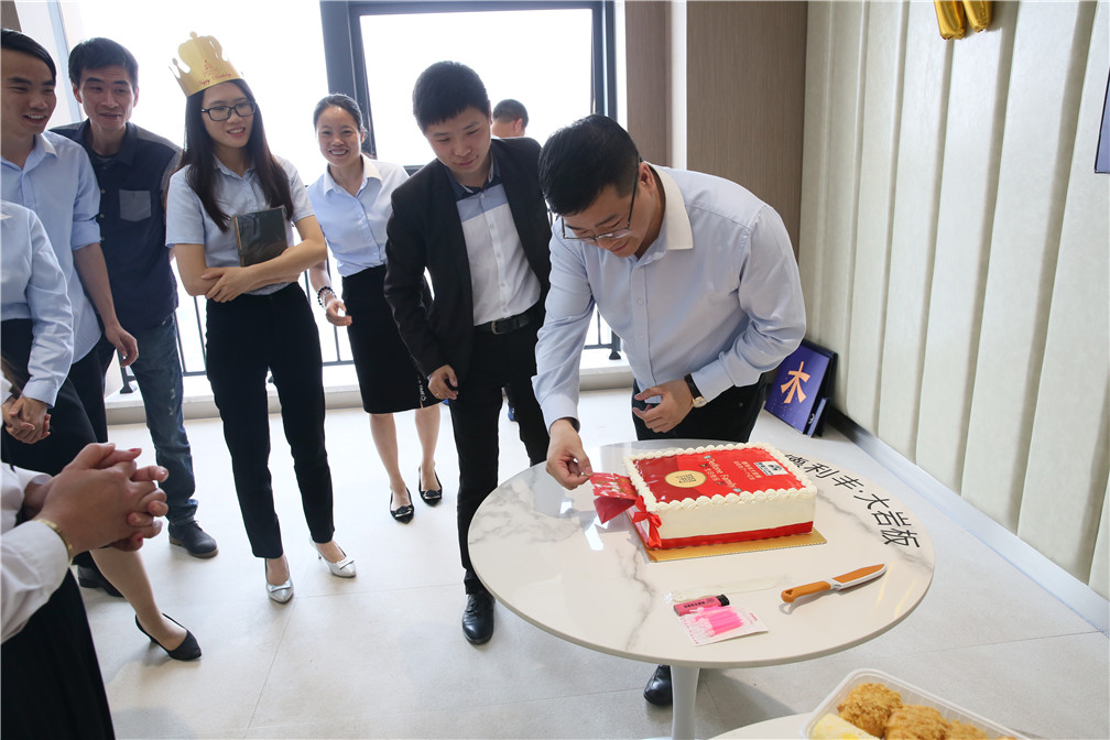 “凝聚力量，共創(chuàng)輝煌”德利豐家居月度總結(jié)暨(圖18)