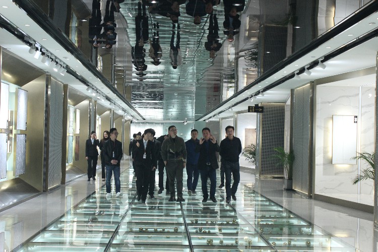 融創(chuàng)集團(tuán)領(lǐng)導(dǎo)一行到金牌企業(yè)參觀考察，共謀合(圖6)
