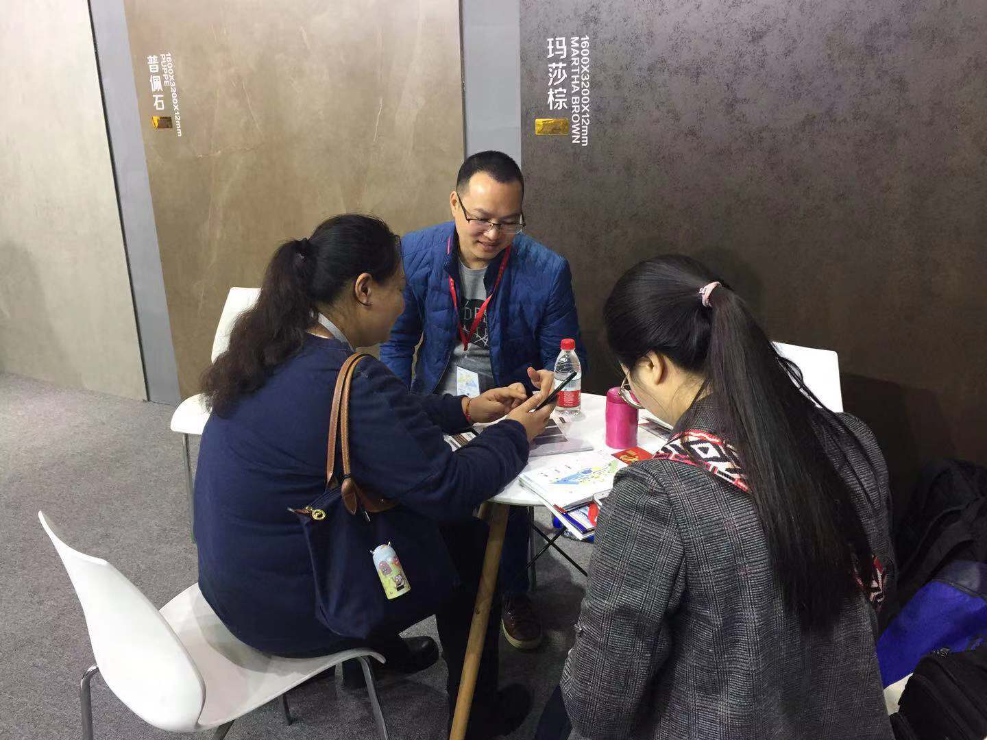 2019廈門(mén)石材展開(kāi)展首日，德利豐大巖板強(qiáng)勢(shì)來(lái)襲(圖11)