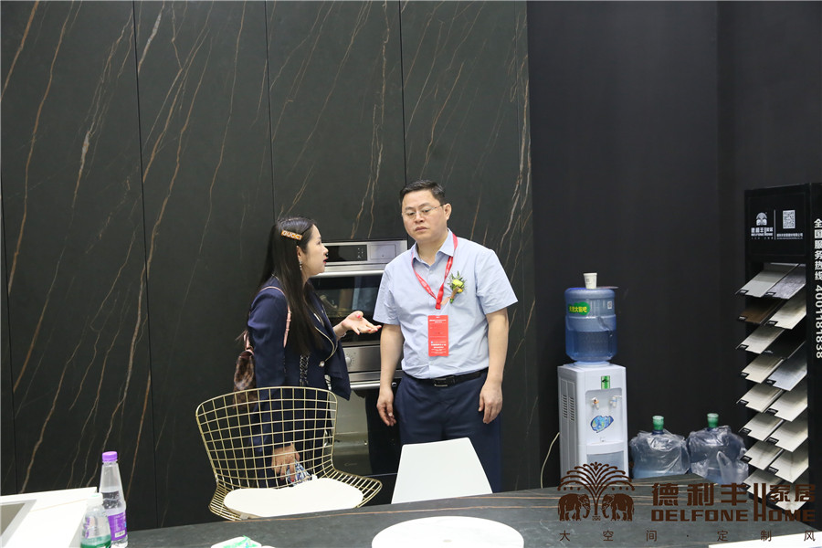 熱度持續(xù)飆升!行業(yè)協(xié)會領導對德利豐大巖板贊(圖10) 熱度持續(xù)飆升!行業(yè)協(xié)會領導對德利豐大巖板贊(圖10)
